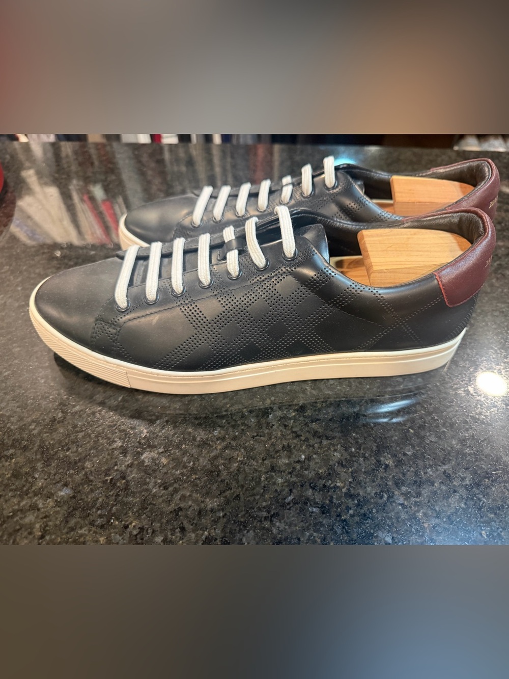 BURBERRY BLACK LEATHER SNEAKERS